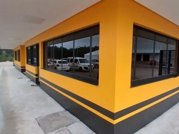 Melhore a privacidade com película espelhada em Jundiaí